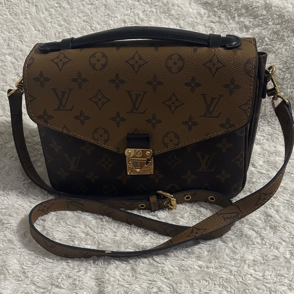 Louis Vuitton Classic Brown Monogram Crossbody - Picture 1 of 5